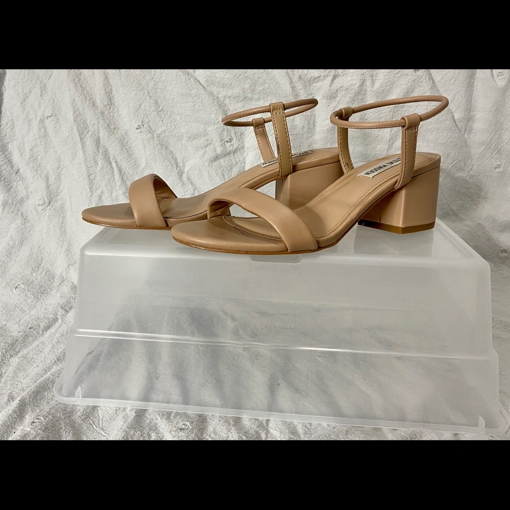 Comfortable nude leather heels
